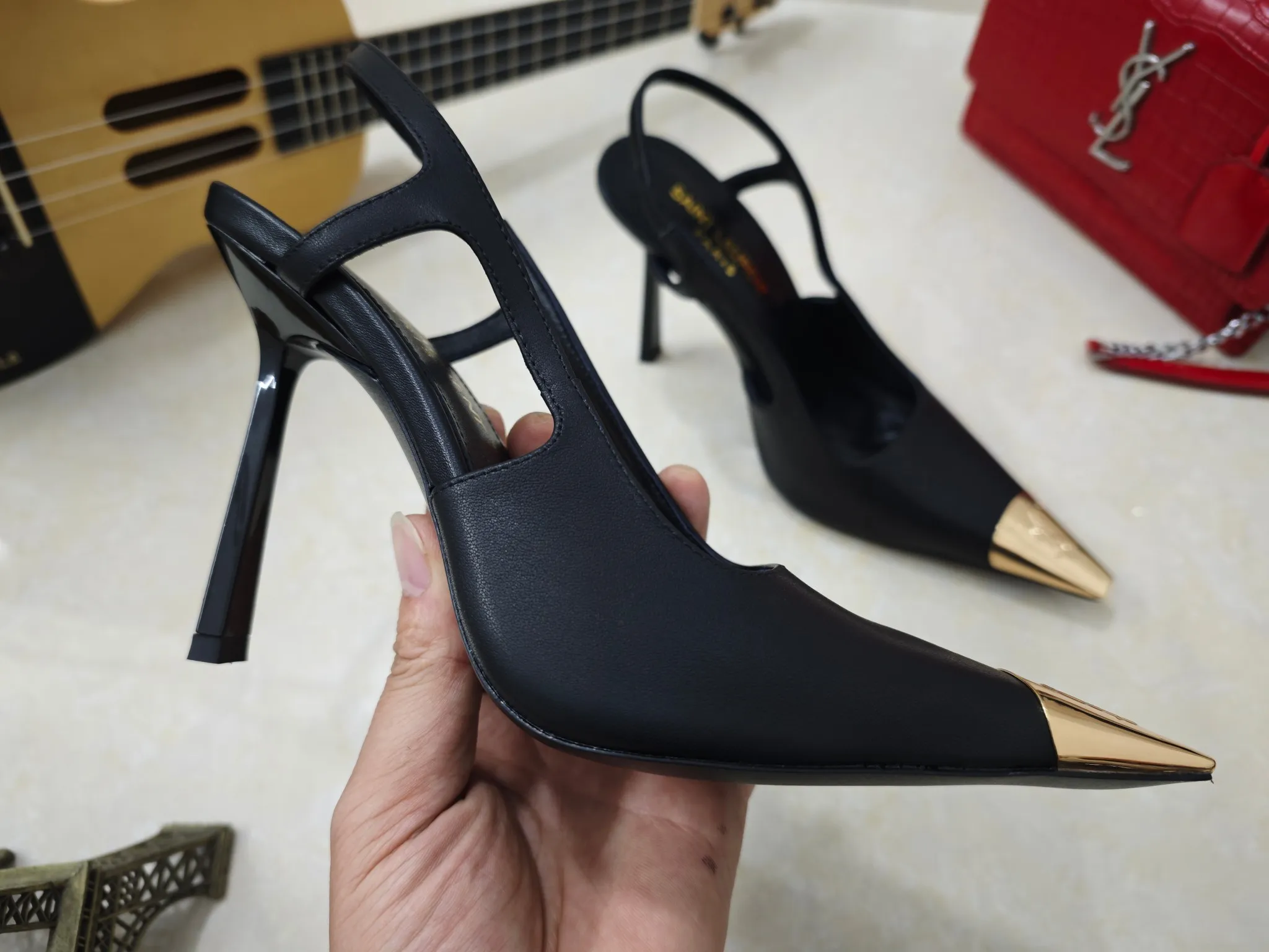 👟👟Ex-factory price 560👟👟【Saint Laurent】Yves Saint Laurent, high-heeled YSL sandals💃2024 early autumn counters are synchronized with the latest styles, YSL, and decorations👠 Classic and high-quality glamorous masterpieces, the hottest spring and summer series in the counter, with temperament, fashion, classic and attractive design style 😌The effect on the feet is particularly beautiful〰️, the material is imported from Italy, small black cow, imported black patent leather, lining, and foot pads; sheepskin, stiletto sandals, size 35-41 (34.41.42 must be customized, non-refundable) outsole; imported genuine leather outsole, complete with counter packaging